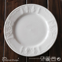 Plato de cena de diseño Classis en relieve blanco de porcelana